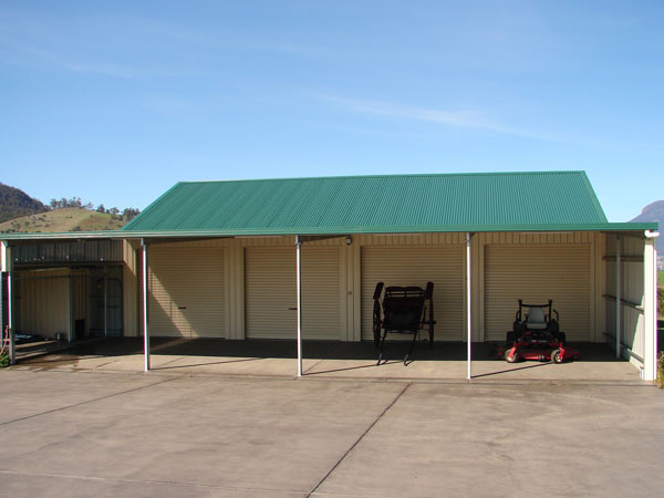 Garage Carport & Dog Run